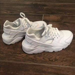 All White Nike Huracahes